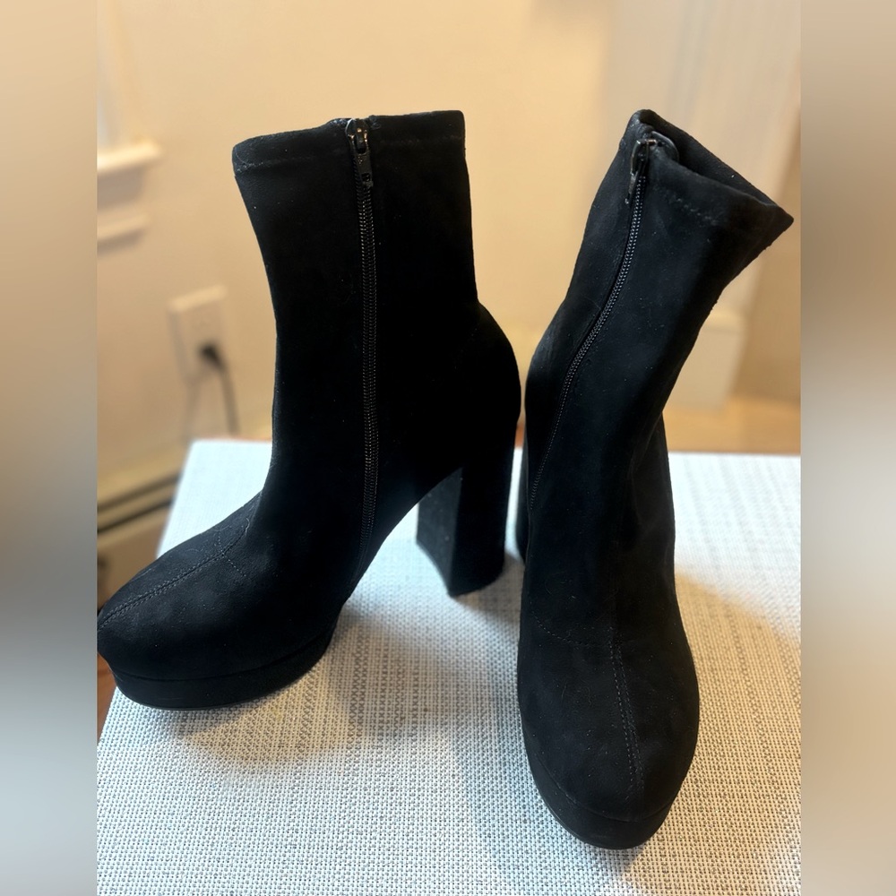 MADDEN GIRL Platform Boot Size 9